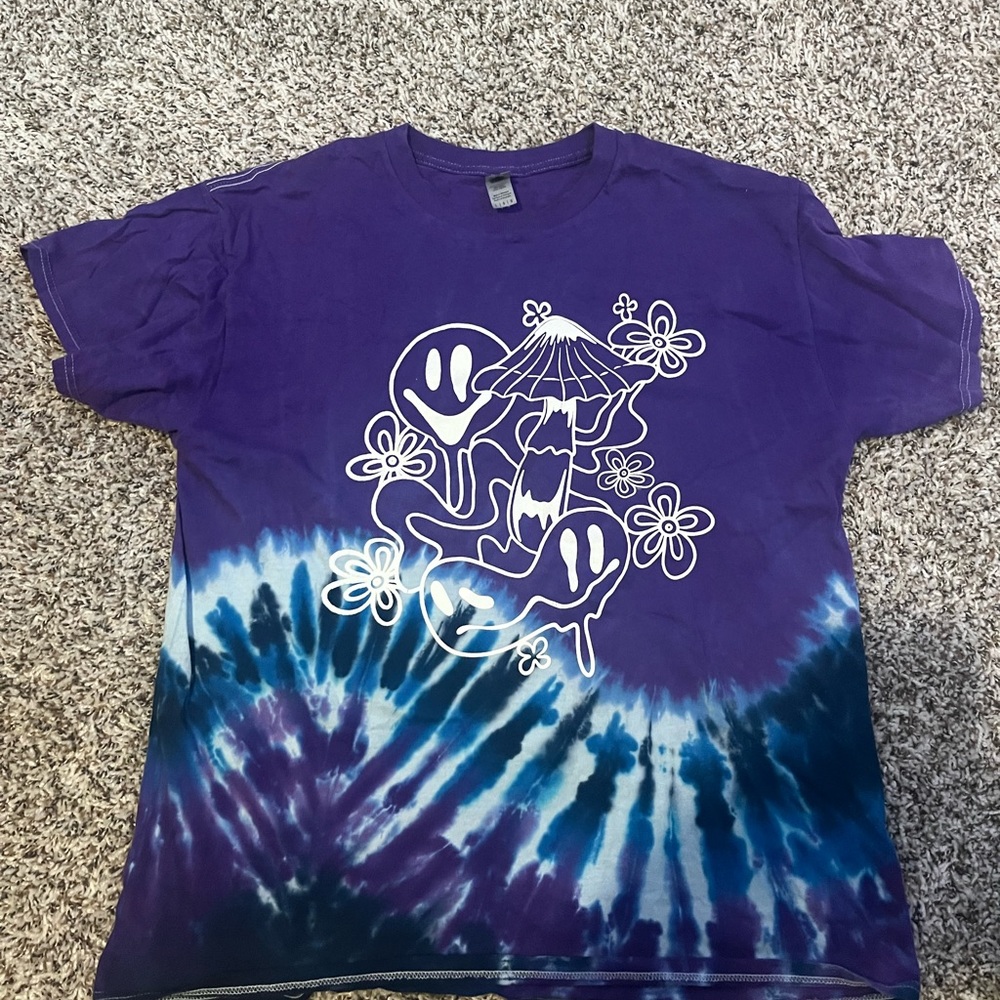 trippy tie dye t shirt